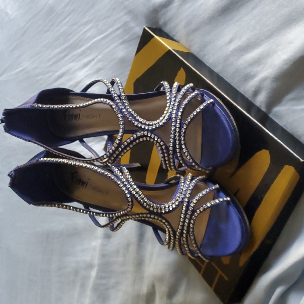 2/$10 Fioni  Blue Rinstone Heels-Size 10 - Picture 3 of 4